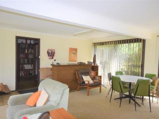 PRIME LOCATION ROOFTOP DECK WITH VIEWS WITH AN Outdoor Spa Guest house, Inverloch - 1