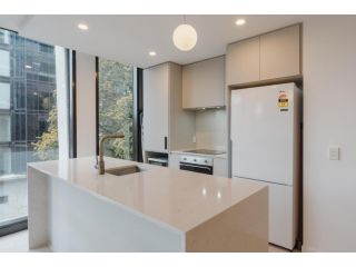 Prime location with lush green views Apartment, Canberra - 4