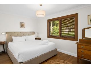 Pristine 4-Bed Railway Cottage with Studio Guest house, Mittagong - 3