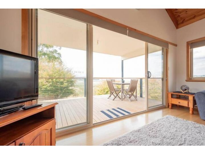 Private 2 bedroom cabin retreat Apartment, Tasmania - imaginea 9