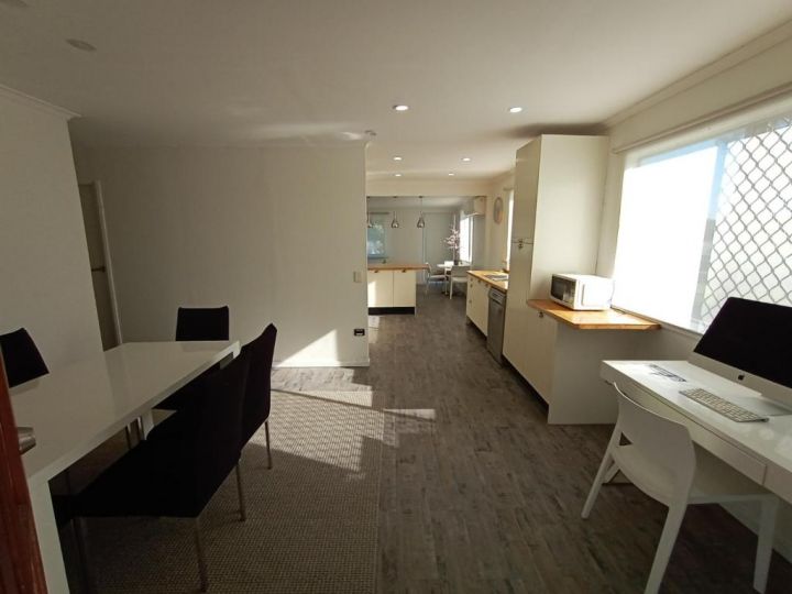 Entire Apartment Excellent Location with Balcony Apartment, Queensland - imaginea 17