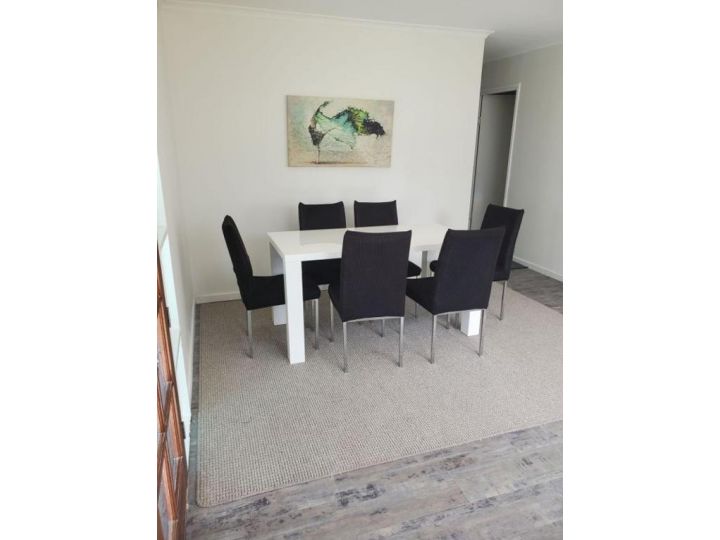 Entire Apartment Excellent Location with Balcony Apartment, Queensland - imaginea 6