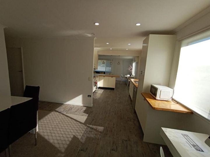 Entire Apartment Excellent Location with Balcony Apartment, Queensland - imaginea 15