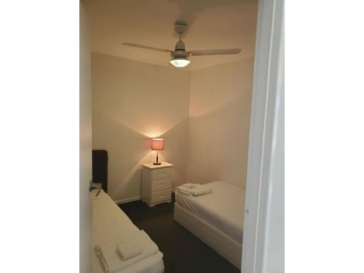 Entire Apartment Excellent Location with Balcony Apartment, Queensland - imaginea 12