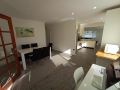 Entire Apartment Excellent Location with Balcony Apartment, Queensland - thumb 20