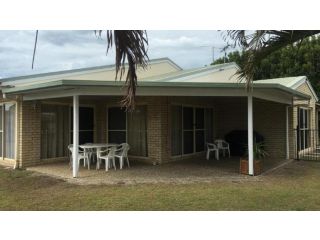 Private Canal Duplex with Pontoon - Oleander Drive, Bongaree Guest house, Bongaree - 2