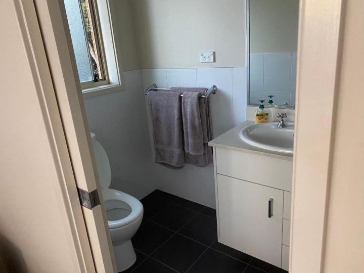 Private room with ensuite and parking close to Wollongong CBD Guest house, Wollongong - imaginea 1