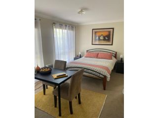 Private room with ensuite and parking close to Wollongong CBD Guest house, Wollongong - 2