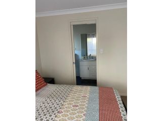 Private room with ensuite and parking close to Wollongong CBD Guest house, Wollongong - 3