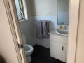 Private room with ensuite and parking close to Wollongong CBD Guest house, Wollongong - thumb 1