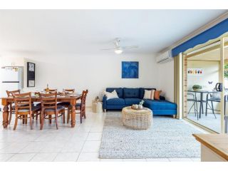 Punkys Place 2 140 Spinnaker Way Fabulous duplex in Corlette with luxury linen and bed making Guest house, Corlette - 3