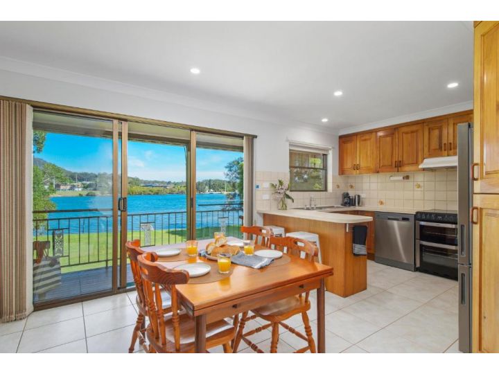 Punt House - riverfront home with ramp access Guest house, Dunbogan - imaginea 5