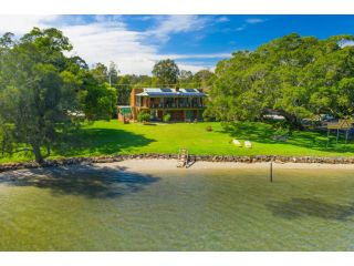 Punt House - riverfront home with ramp access Guest house, Dunbogan - 3