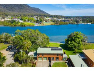 Punt House - riverfront home with ramp access Guest house, Dunbogan - 1