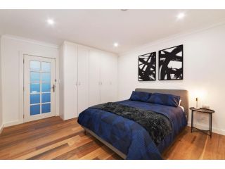 Walk to the city, Fish Market, Darling Harbour Apartment, Sydney - 1