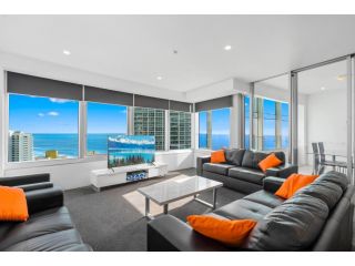 Q1 Amazing Ocean Views 22nd Level Heated Pools Sauna Gym Cinema Apartment, Gold Coast - 2