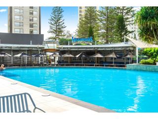 Q1 Amazing Ocean Views 22nd Level Heated Pools Sauna Gym Cinema Apartment, Gold Coast - 4