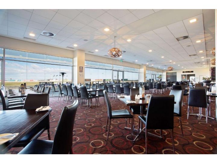 Mantra Melbourne Melton Hotel, Melton - imaginea 7