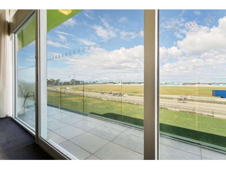 Mantra Melbourne Melton Hotel, Melton - imaginea 9