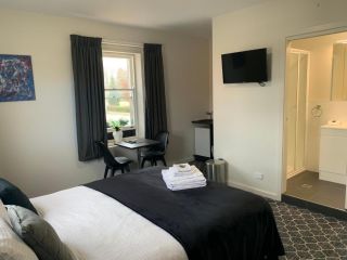 Queens Arms Hotel Hotel, Longford - 1