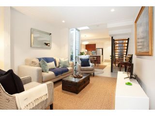 Quiet Family Home With Garden Courtyard Near Cafes Guest house, Sydney - 2