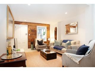 Quiet Family Home With Garden Courtyard Near Cafes Guest house, Sydney - 3