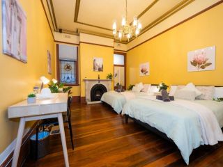 Quiet Quadruple Private Room In Strathfield 3min to Train Station sleeps 4 - ROOM ONLY Guest house, Sydney - 1