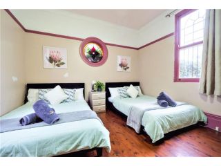 Quiet Quadruple Private Room In Strathfield 3min to Train Station sleeps 4b - ROOM ONLY Guest house, Sydney - 2