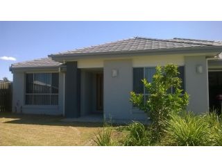 Quiet Sunny Relaxed Home Close to Theme Parks Guest house, Gold Coast - 5