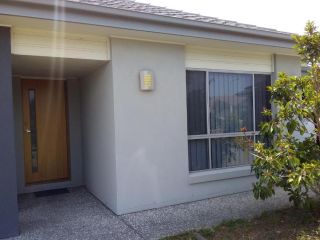 Quiet Sunny Relaxed Home Close to Theme Parks Guest house, Gold Coast - 1