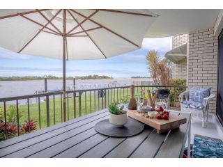 Peaceful River Front Escape - Short walk to Ocean Street and Attractions Apartment, Maroochydore - 2