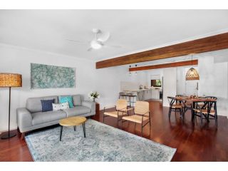 Quiet Waterfront Retreat in Family Neighbourhood Apartment, Gold Coast - 2