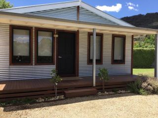 Rail Trail Cottage Villa, Myrtleford - 4