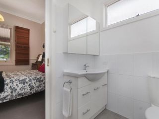 Railway Cottage Guest house, Port Fairy - 5