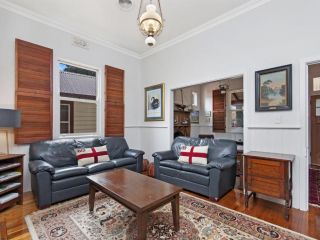 Railway Cottage Guest house, Port Fairy - 1