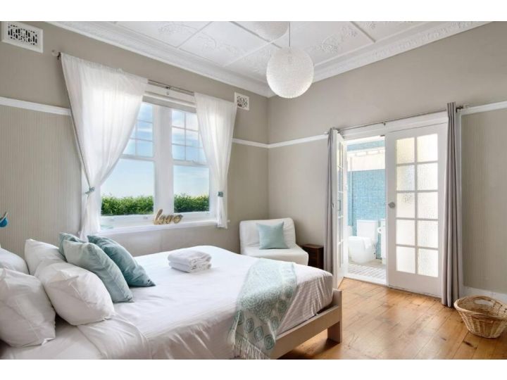 RAIN312S - Coogee Serenity - Hear the waves from the balcony Guest house, Sydney - imaginea 1