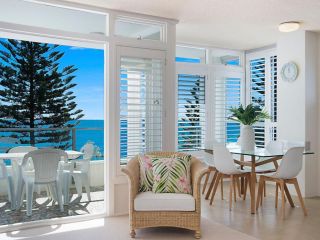 Rainbow Pacific unit 11 - Great value unit right on the beach in Rainbow Bay Southern Gold Coast Apartment, Gold Coast - 2