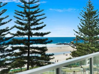 Rainbow Pacific unit 11 - Great value unit right on the beach in Rainbow Bay Southern Gold Coast Apartment, Gold Coast - 1
