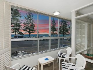 Rainbow Pacific Unit 2 - Right on the beach in Rainbow Bay Coolangatta Gold Coast Apartment, Gold Coast - 2