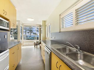 Rainbow Pacific Unit 2 - Right on the beach in Rainbow Bay Coolangatta Gold Coast Apartment, Gold Coast - 5