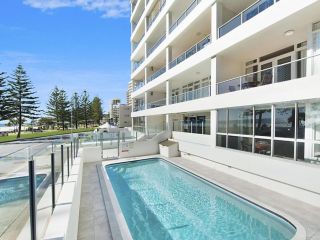 Rainbow Pacific Unit 20 - Beachfront unit Rainbow Bay Coolangatta, Southern Gold Coast Apartment, Gold Coast - 5