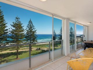 Rainbow Pacific Unit 20 - Beachfront unit Rainbow Bay Coolangatta, Southern Gold Coast Apartment, Gold Coast - 2