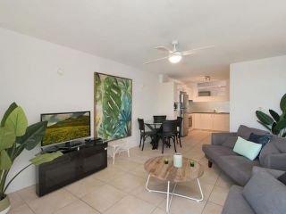 Rainbow Pacific Unit 20 - Beachfront unit Rainbow Bay Coolangatta, Southern Gold Coast Apartment, Gold Coast - 4