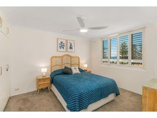Rainbow Pacific unit 8 - Great value unit right on the beachfront Rainbow Bay Coolangatta with WiFi Apartment, Gold Coast - 5