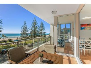 Rainbow Pacific unit 8 - Great value unit right on the beachfront Rainbow Bay Coolangatta with WiFi Apartment, Gold Coast - 4