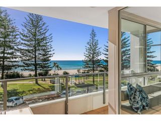 Rainbow Pacific unit 8 - Great value unit right on the beachfront Rainbow Bay Coolangatta with WiFi Apartment, Gold Coast - 3
