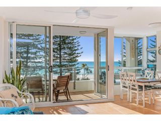Rainbow Pacific unit 8 - Great value unit right on the beachfront Rainbow Bay Coolangatta with WiFi Apartment, Gold Coast - 2
