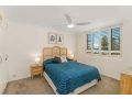 Rainbow Pacific unit 8 - Great value unit right on the beachfront Rainbow Bay Coolangatta with WiFi Apartment, Gold Coast - thumb 5