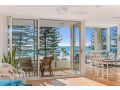 Rainbow Pacific unit 8 - Great value unit right on the beachfront Rainbow Bay Coolangatta with WiFi Apartment, Gold Coast - thumb 2