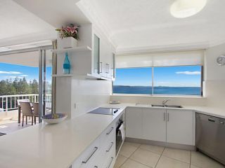 Rainbow Place unit 43 - Top floor apartment with views along the whole Gold Coast Apartment, Gold Coast - 3